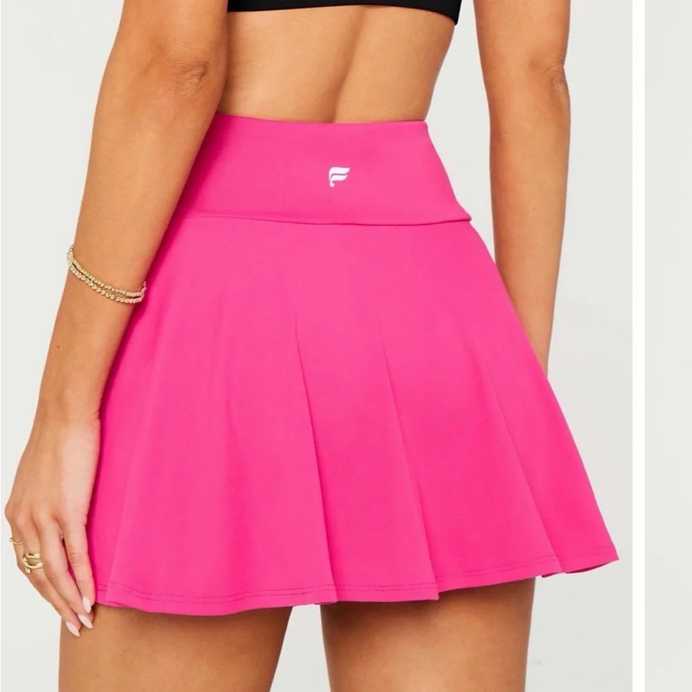 Fabletics NWT Crossover Flounce Skirt Ultra Mini, Dragonfruit Pink, Medium - Picture 3 of 11